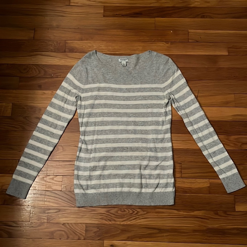 Old Navy Women’s Light-fitted Scoop Neck Sweater
